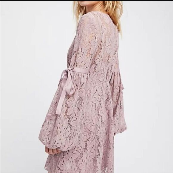 Lavender Crochet Lace Ruffled w/ tie Details and Puff Sleeves - Picture 3 of 10